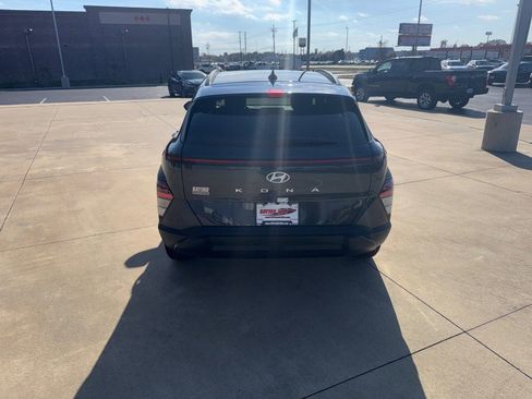 Used 2025 Hyundai Kona SEL image 4