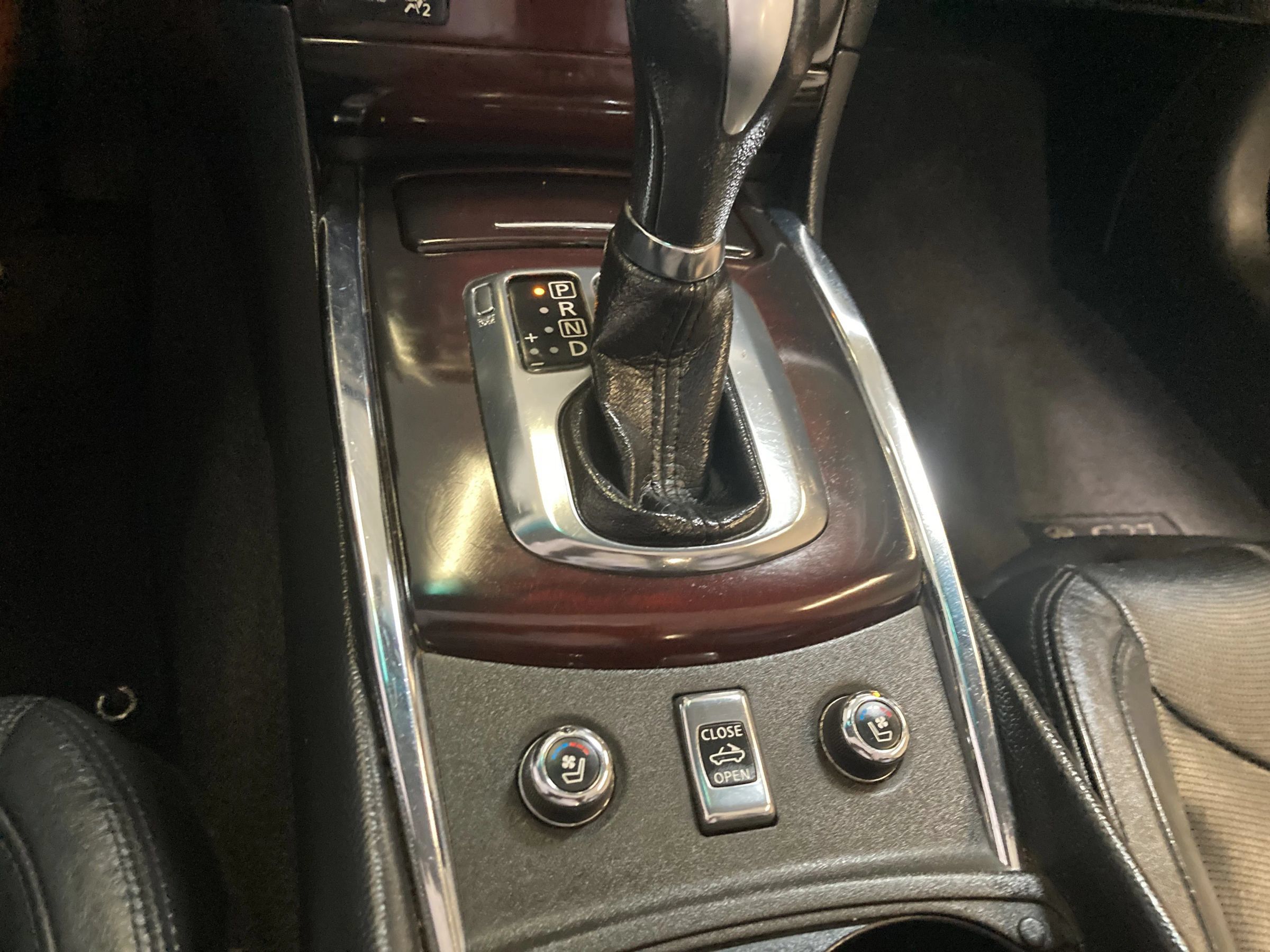 Used 2013 INFINITI G37 Convertible w/ Premium Pkg RWD image 30