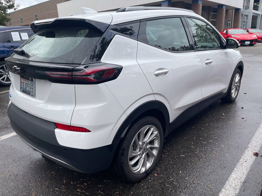 Used 2023 Chevrolet Bolt EUV LT w/ Driver Confidence Package FWD image 3
