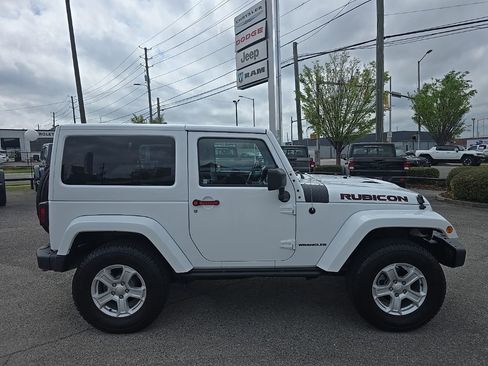 Used 2016 Jeep Wrangler Rubicon image 2