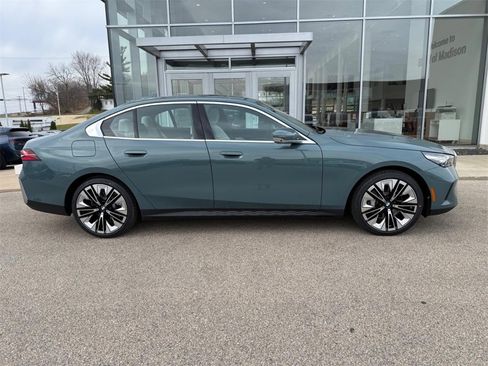 New 2026 BMW 530i xDrive image 2