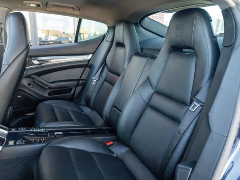 Used 2016 Porsche Panamera RWD image 17