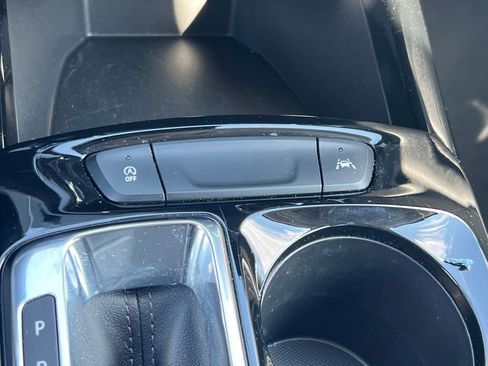 Used 2025 Chevrolet Trax LT w/ LT Convenience Package FWD image 28