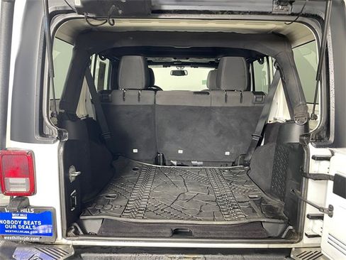 Used 2018 Jeep Wrangler Unlimited Rubicon w/ Connectivity Group image 18