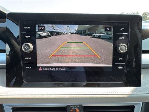 New 2025 Volkswagen Taos SE image 21