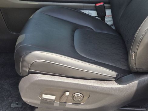 New 2026 Kia Carnival EX FWD image 17