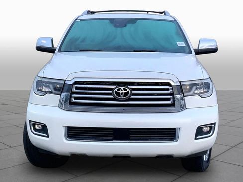 Used 2018 Toyota Sequoia Platinum RWD image 3