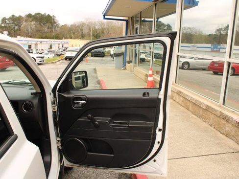 Used 2014 Jeep Patriot Sport FWD image 16