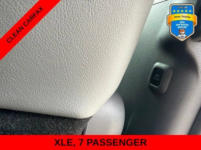 Used 2021 Toyota Sienna XLE FWD image 14