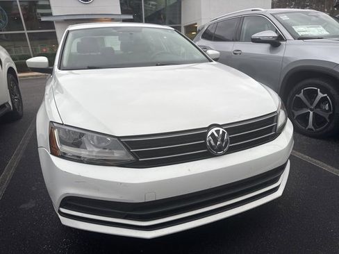 Used 2017 Volkswagen Jetta S image 3