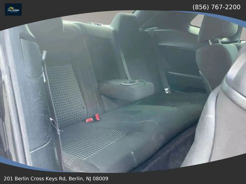 Used 2017 Dodge Challenger SXT w/ Driver Convenience Group RWD image 10
