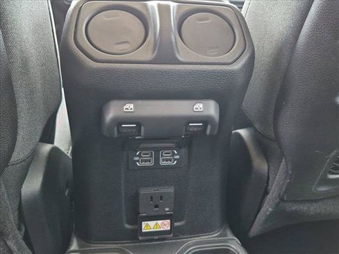 Used 2025 Jeep Wrangler Unlimited Rubicon AWD/4WD image 15