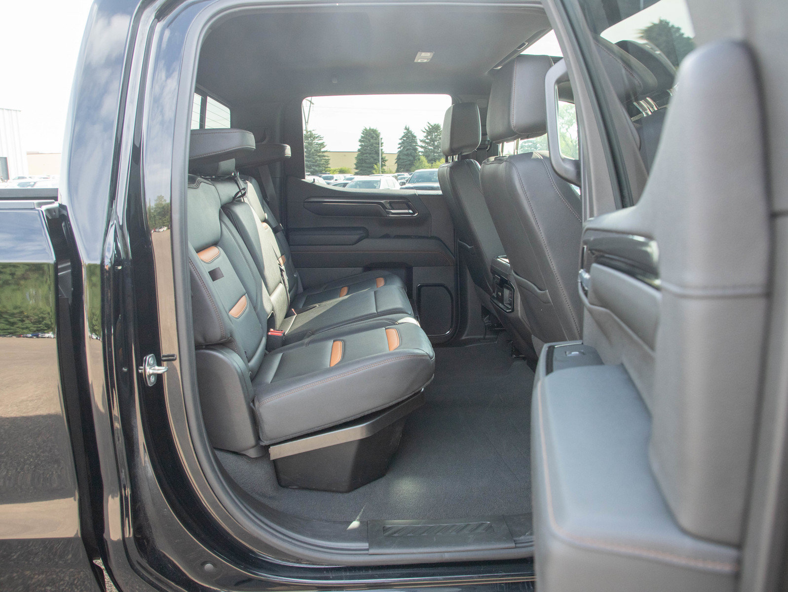 Used 2024 GMC Sierra 1500 AT4 w/ Technology Package AWD/4WD image 12