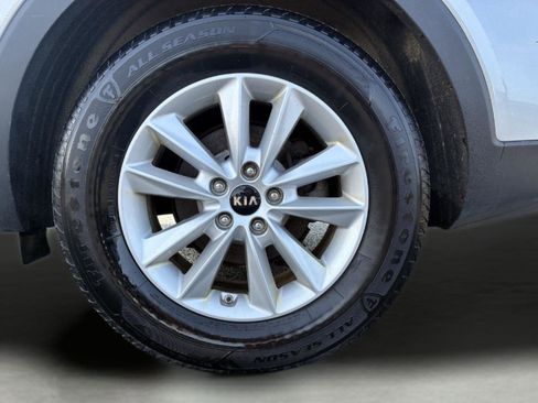 Used 2019 Kia Sorento AWD V6 image 31