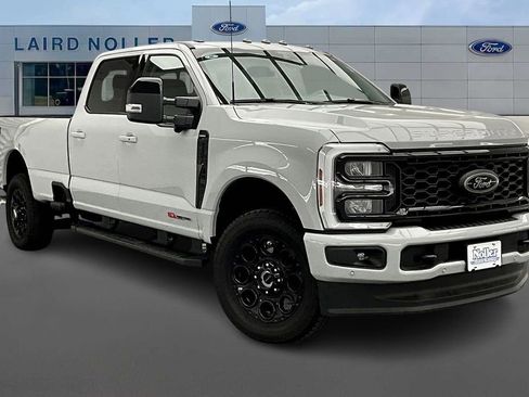 New 2026 Ford F250 Lariat w/ Black Appearance Package AWD/4WD image 2