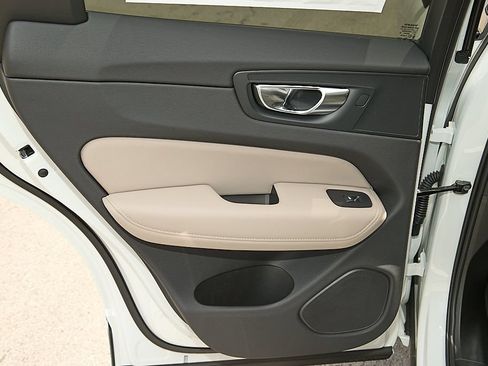 New 2026 Volvo XC60 B5 Plus w/ Protection Package Premier AWD/4WD image 18