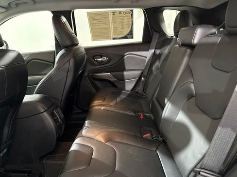 Used 2022 Jeep Cherokee Latitude Lux AWD/4WD image 17
