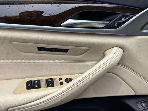 Used 2019 BMW 530i w/ Convenience Package image 10