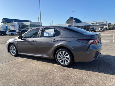Used 2021 Toyota Camry LE FWD image 12