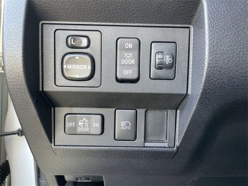 Used 2018 Toyota Tundra SR image 16