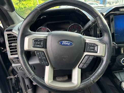 Used 2022 Ford F250 Lariat w/ Black Appearance Package image 20