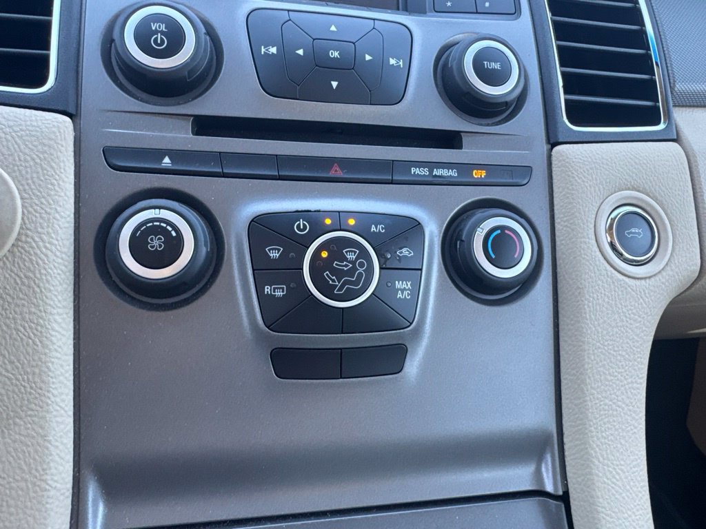 Used 2018 Ford Taurus SE FWD image 20