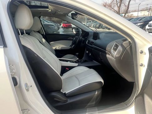 Used 2018 MAZDA MAZDA3 Grand Touring w/ Premium Equipment Package image 31