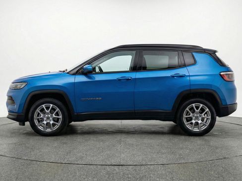 Used 2025 Jeep Compass Limited image 5