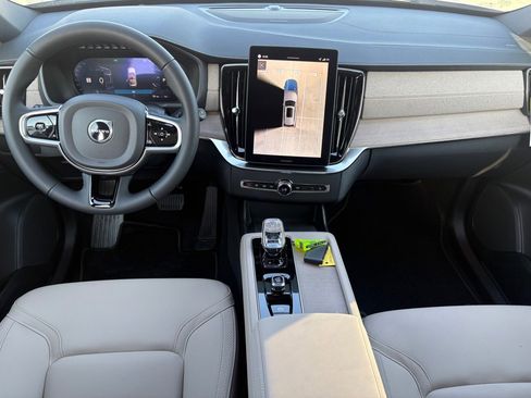 New 2026 Volvo XC90 B6 Plus w/ Protection Package Premier image 11