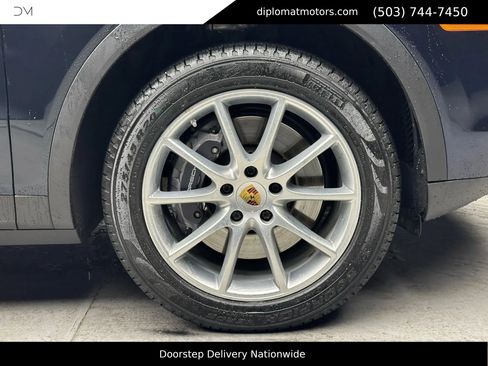 Used 2021 Porsche Cayenne image 38