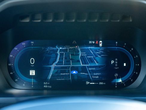 Used 2025 Volvo XC90 B6 Plus image 12