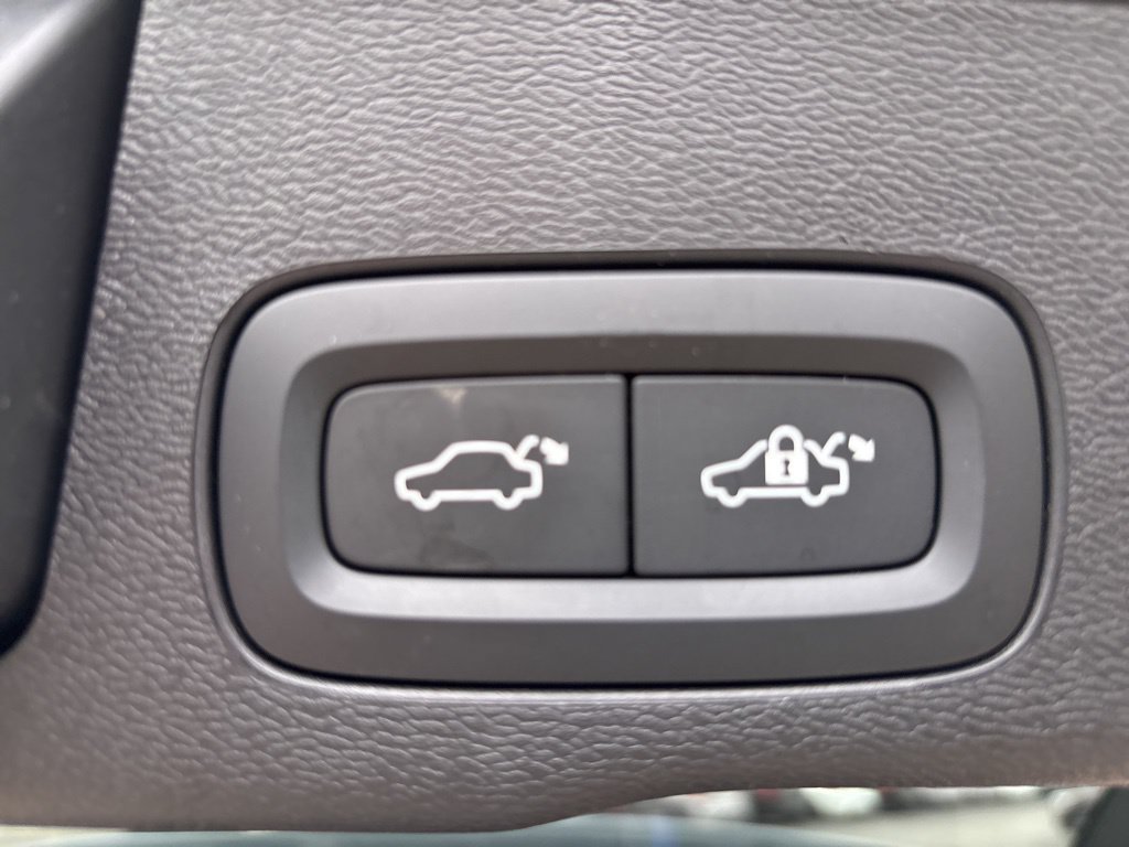 Certified 2023 Volvo XC60 B5 Plus w/ Climate Package AWD/4WD image 45