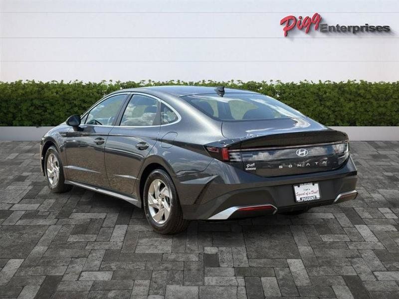Used 2025 Hyundai Sonata SE FWD image 2