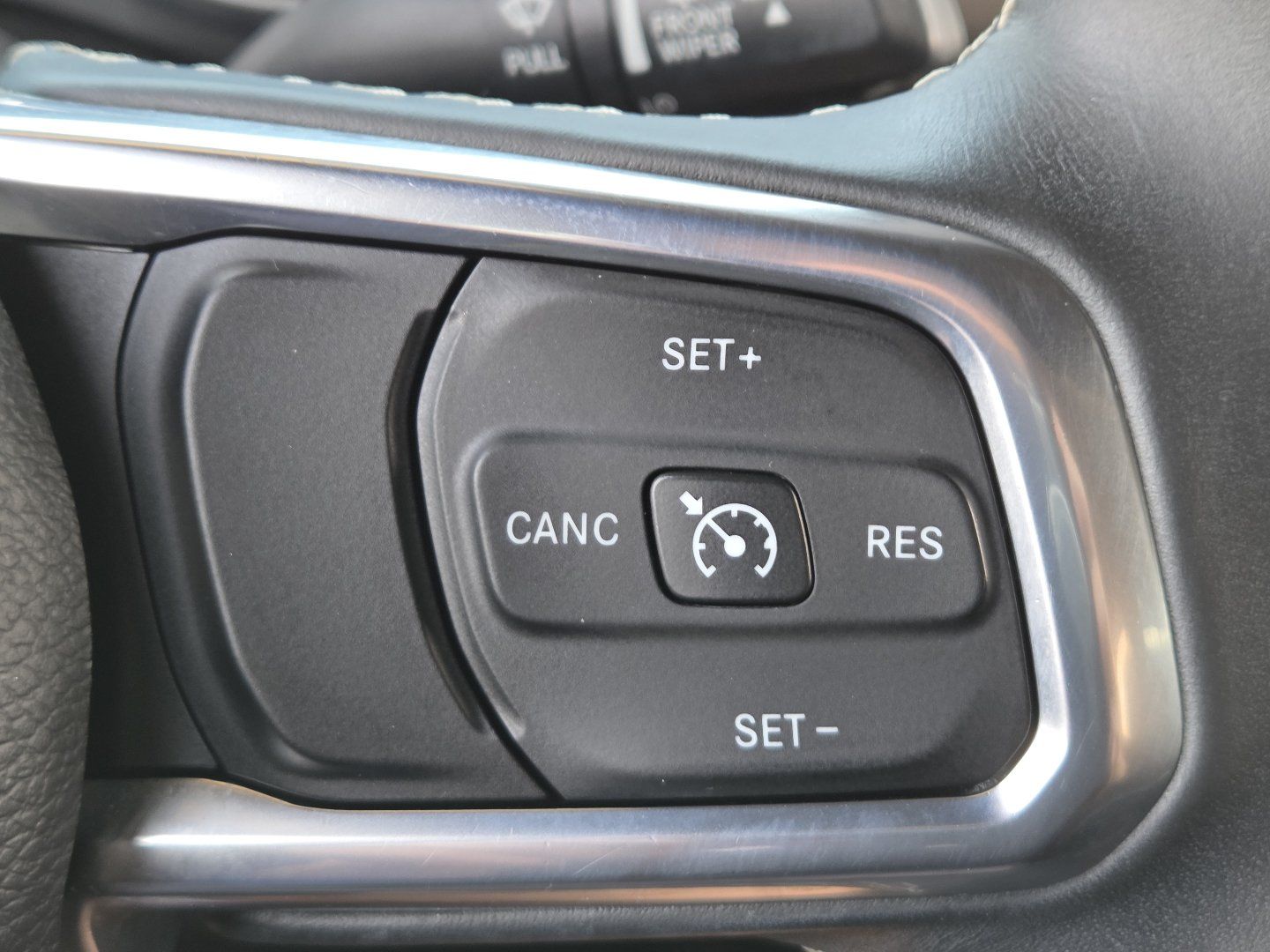 Used 2018 Jeep Wrangler Unlimited Sahara AWD/4WD image 4