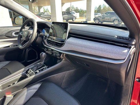 Certified 2025 Jeep Compass Latitude image 42