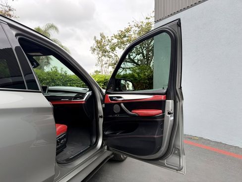 Used 2015 BMW X5 M image 22