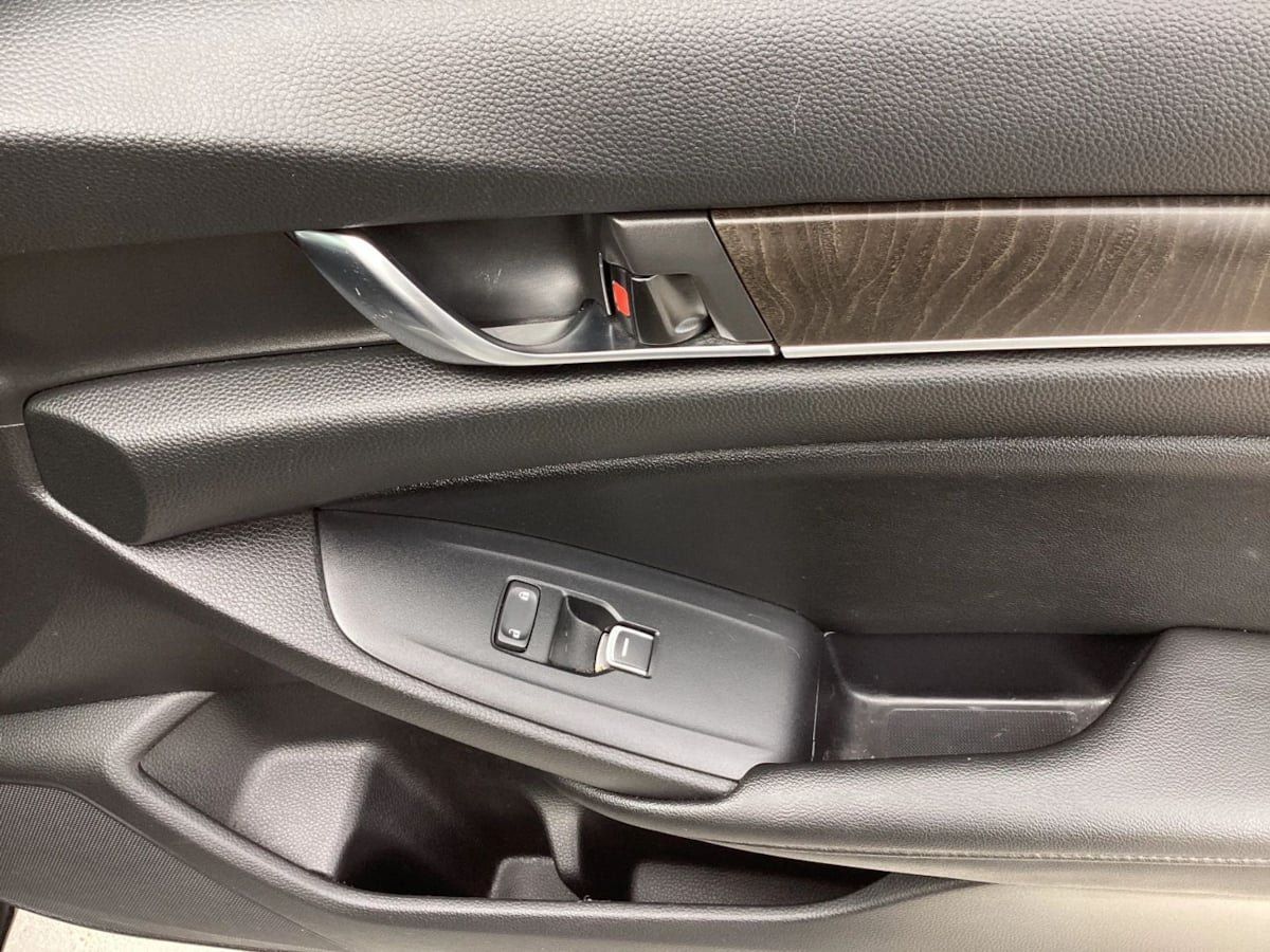 Used 2020 Honda Accord Touring image 17