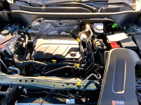 Certified 2025 Chevrolet Trax LT w/ Driver Confidence Package image 32