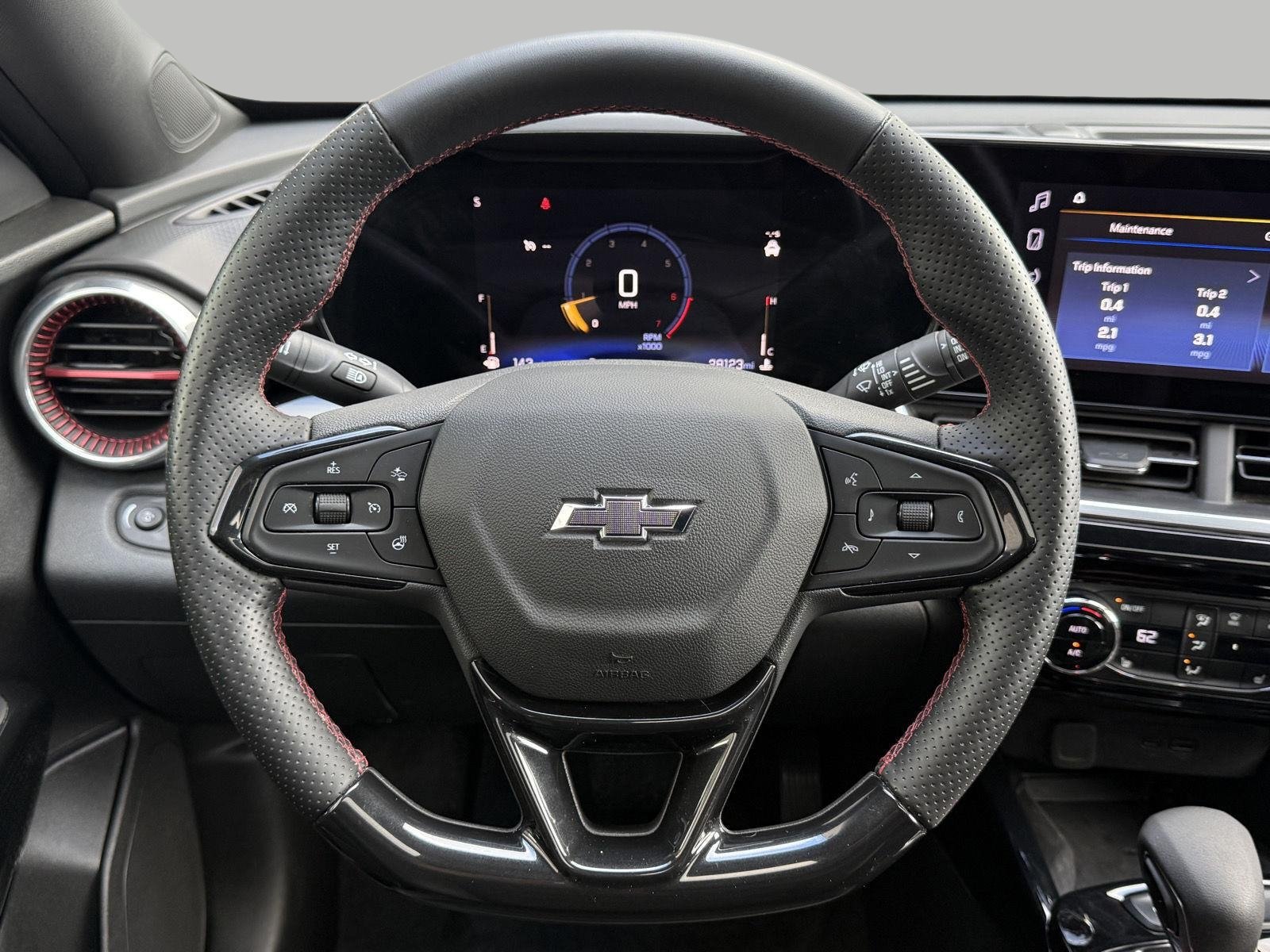 Used 2024 Chevrolet Trax RS w/ Sunroof Package FWD image 28
