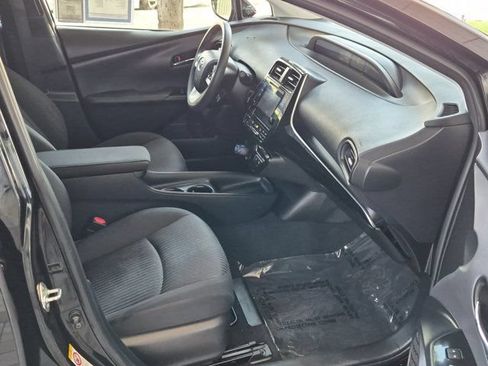 Used 2017 Toyota Prius Two w/ Prius Two Safety Plus Package FWD image 5