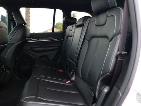 New 2025 Jeep Grand Cherokee Limited image 28