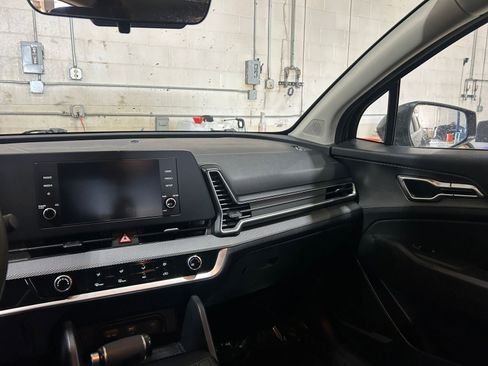 Used 2023 Kia Sportage LX image 34