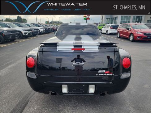 Used 2005 Chevrolet SSR w/ Preferred Equipment Group image 3