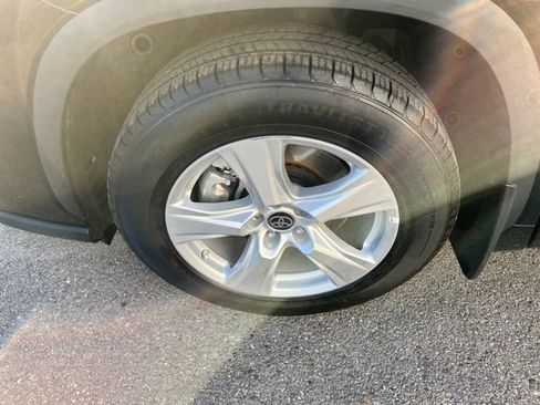 Used 2024 Toyota Highlander LE image 18