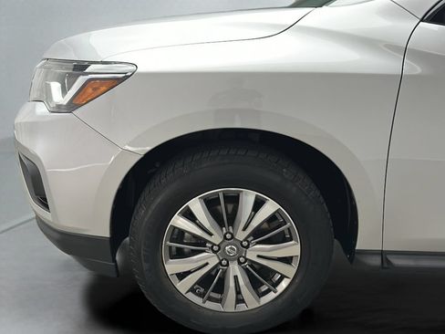 Used 2018 Nissan Pathfinder SV AWD/4WD image 35