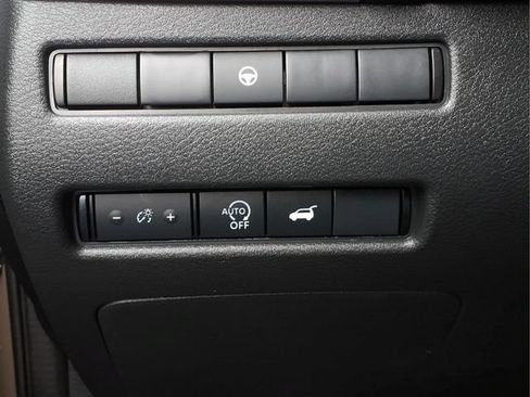 Used 2025 Nissan Rogue SV AWD/4WD image 23