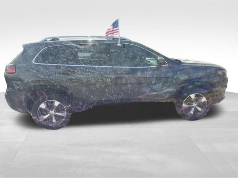 Used 2019 Jeep Cherokee Limited AWD/4WD image 28