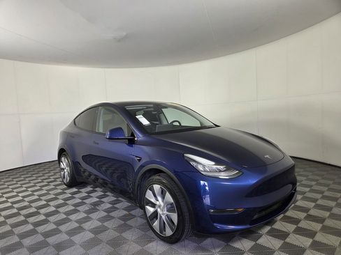 Used 2023 Tesla Model Y Long Range image 2