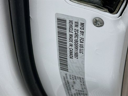 Used 2024 Chrysler Pacifica Touring-L image 12