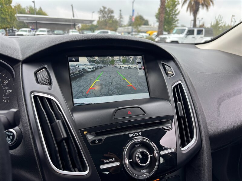 Used 2015 Ford Focus Titanium w/ Titanium Technology Package FWD image 11